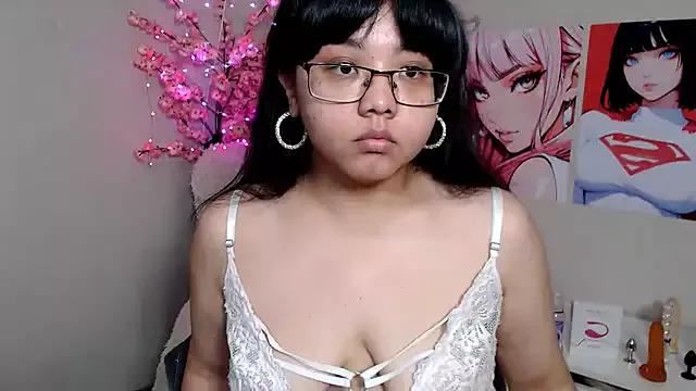 Freechat Moertomlly on StripChat