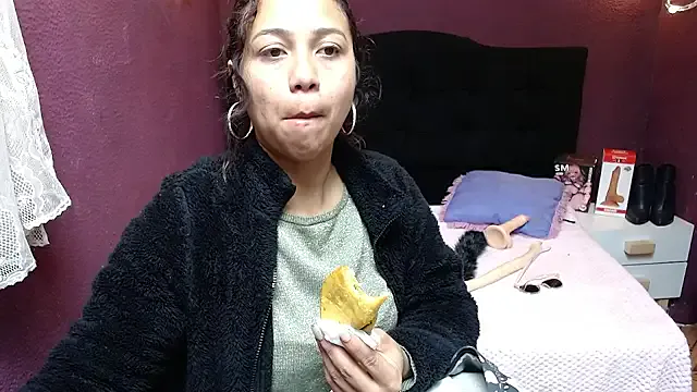 monika_256 — Cameltoe