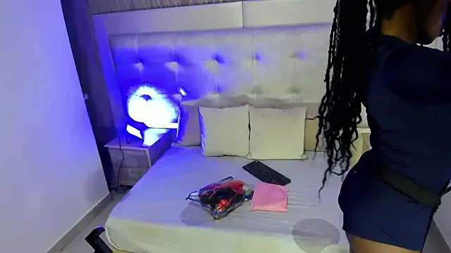 NalaRoux — I show my pussy  