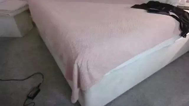 Masturbate to dirty slut NaughtyMrsKnox NaughtyMrsKnox from StripChat