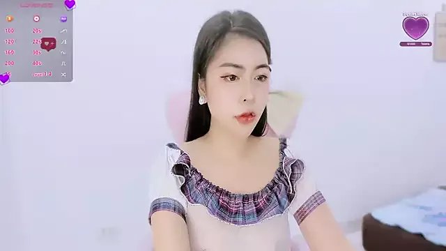 Nina_2025 on StripChat 