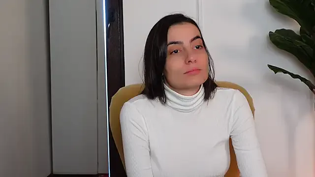 NinaCrystal1 on StripChat