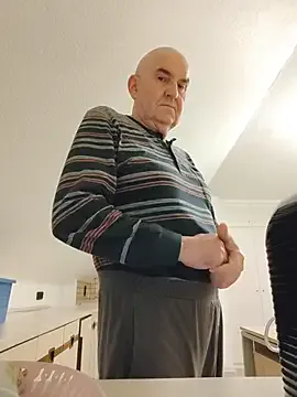 Oldmenhot66 — Finger  in  hole  doggy