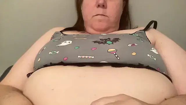 ParisNova on StripChat