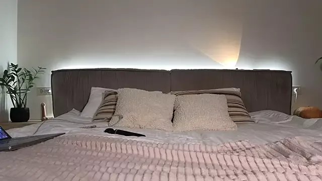 PassionAnn on StripChat 