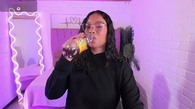 penelope_tay1 on StripChat 