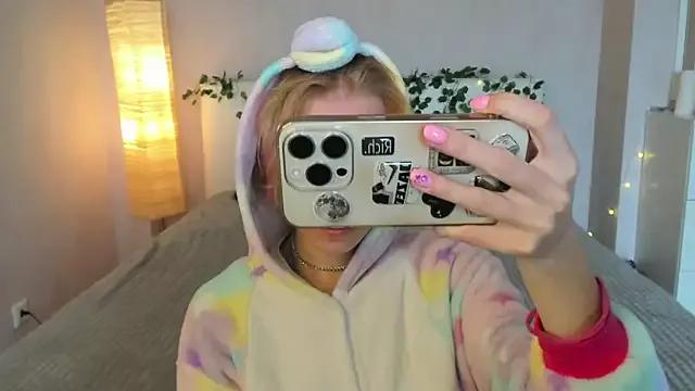 Pink_Lila18 on StripChat