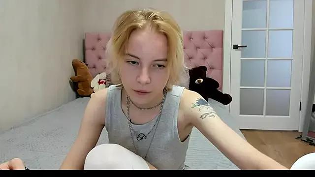 Pink_Lila18 on StripChat