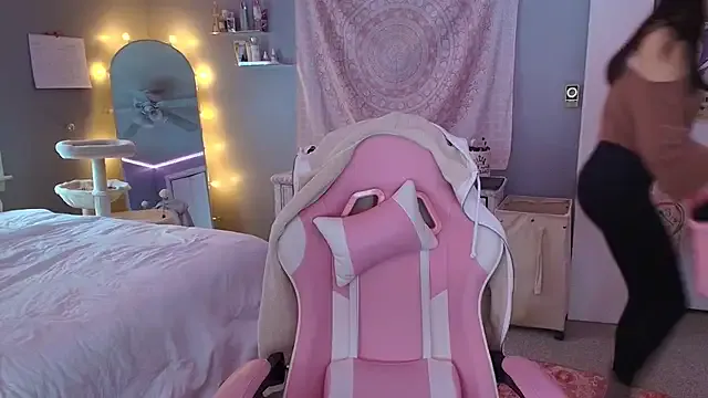 princesselysia — 2 fingers ;p