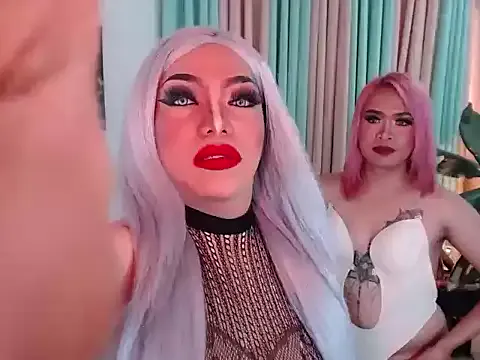 QueensOfcum on StripChat