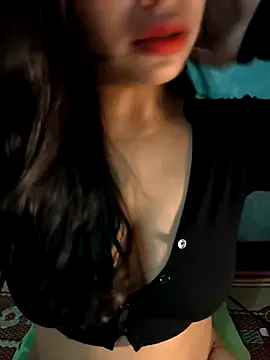 QuynhAnh_2k1 — Freechat on StripChat