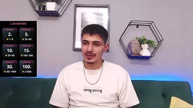 RaymondMorie on StripChat 