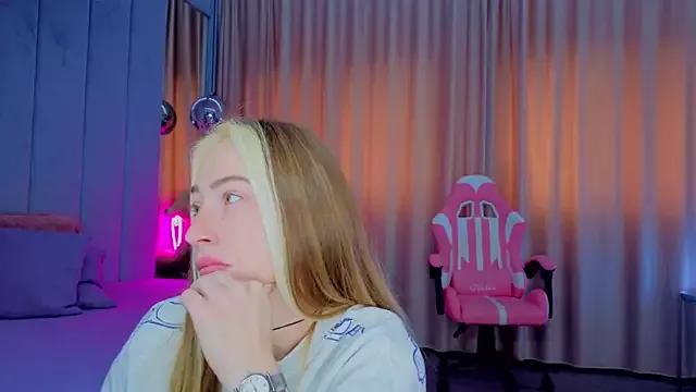 Reina_Cummings from StripChat