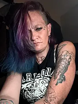 renegade_vyxxen on StripChat