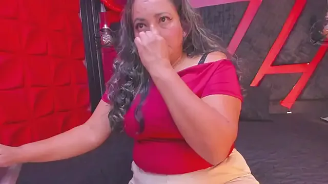 Rhachel_evans — naked + plug in my ass