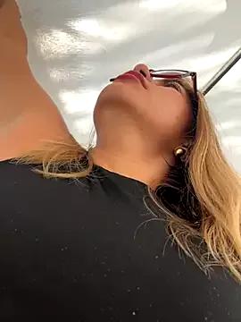 Explore cute camwhore Sara_calderon sara_calderon from StripChat