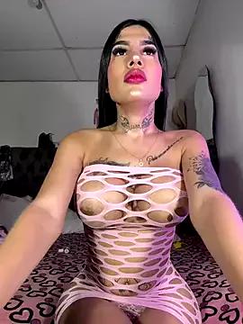 saragill323 on StripChat 