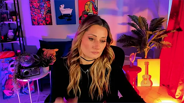 SarahAlluring — take off shirt