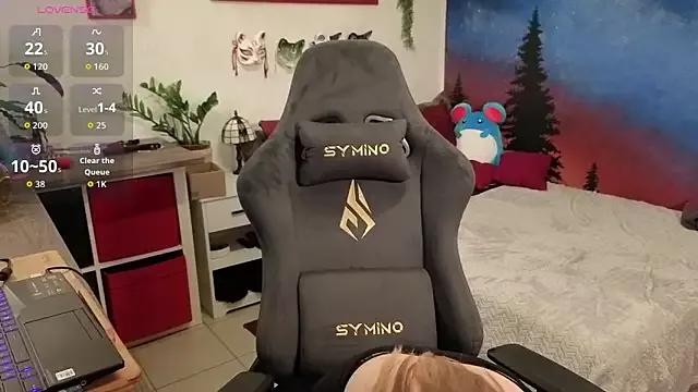 ScarletKitsunyaa from StripChat