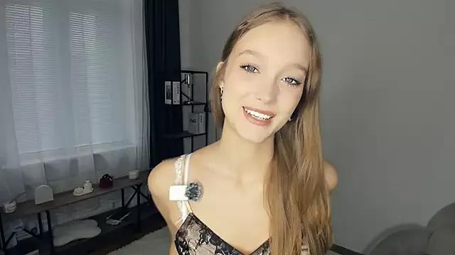 Watch SerrenaAa, she wants to masturbate for you SerrenaAa from StripChat