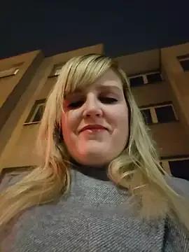 Sexybiene969 from StripChat