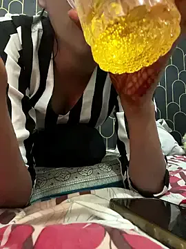 Sexykhushi041 on StripChat