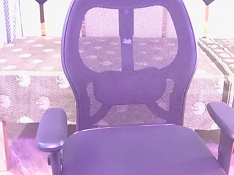 Shinykrishaa on StripChat