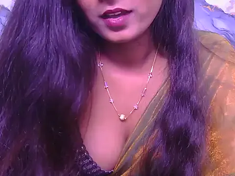Shinykrishaa on StripChat