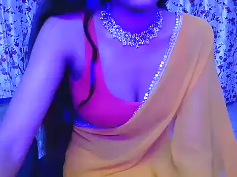 Shinykrishaa on StripChat