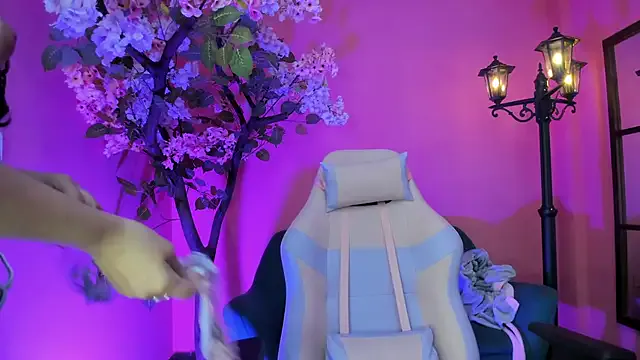 SilkNyx — Show tits