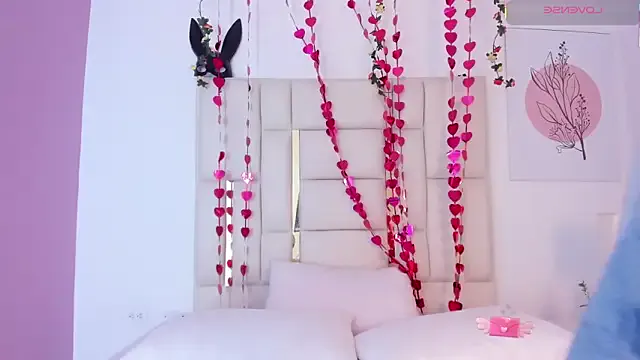 Silvanna-Casstro — Show me your tits and hit them