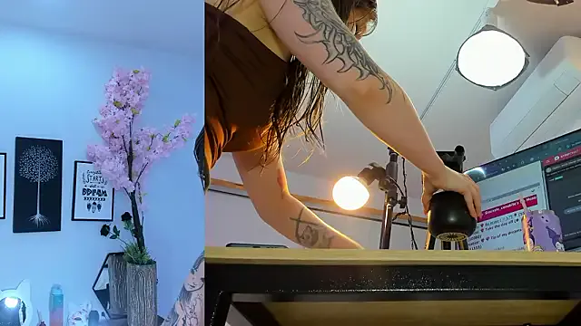 Siouxsie_cenobite — Oil on my ass + spanks   
