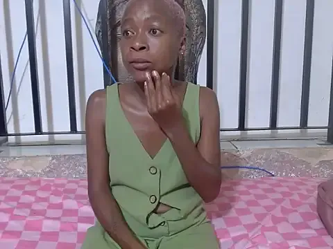 slenderbee2005 on StripChat