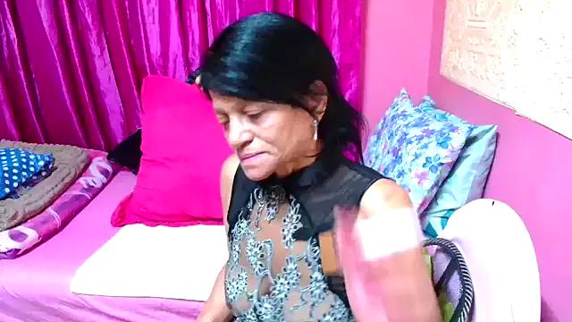 Freechat SLUTTYROXY on StripChat