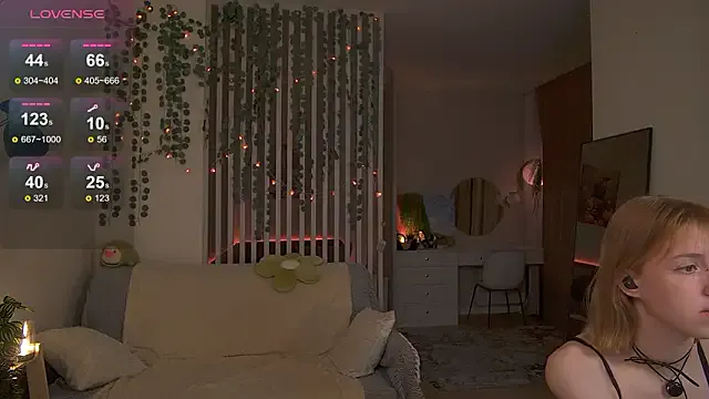 sofiapurex — Double flash! Naked booty & Font tease