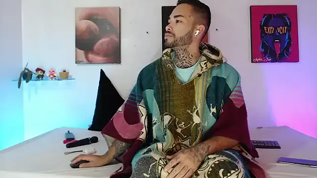 SophieFoxx17 — TWERK