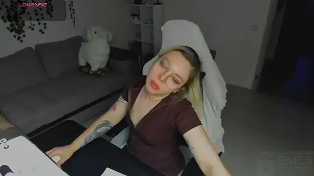 SpecterGirl — Get naked (`)