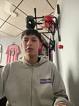 Stiven_017 — Stroking cumming in ticket show