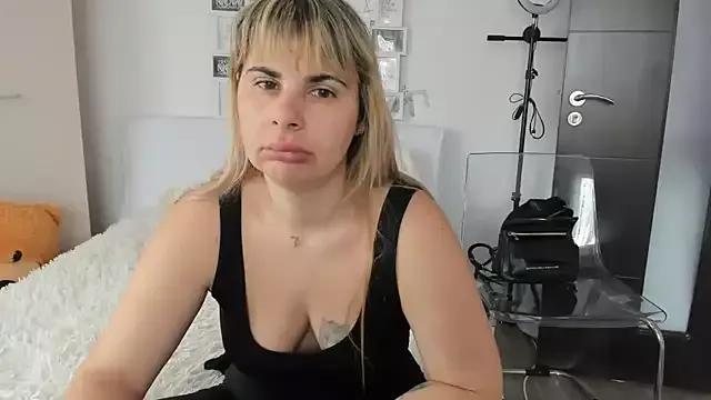 sweetemy4u on StripChat 
