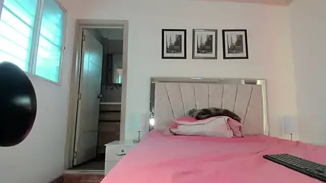 Sweetiee_Aurora on StripChat 