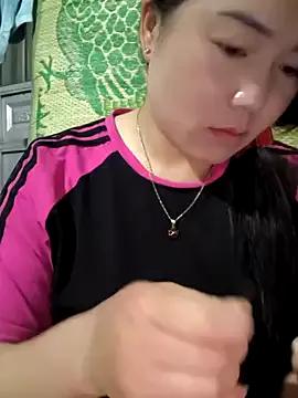 Sweetlove_77 on StripChat