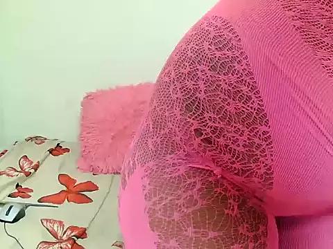 SweetSavage18 from StripChat