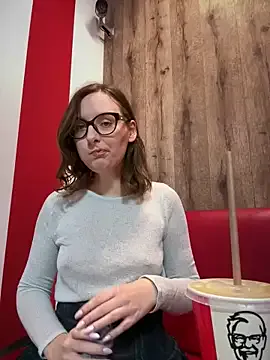 The_Snowwhitee — Pussy Play in KFC Last Tip Video!