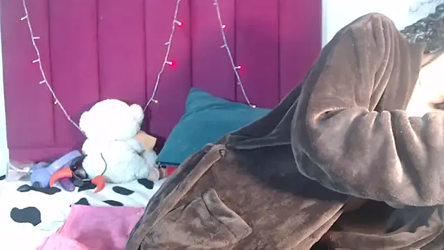 Tinyy_Star on StripChat