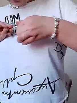 Masturbate to StripChat's VikaKing VikaKing from StripChat