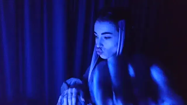 Vlada_Elfie — help me end this week on a high note