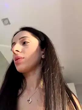 Yesmoree from StripChat