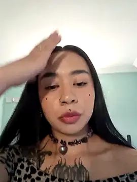 Zafiro_glow — masturbating while everyone in my house