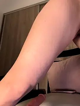 ZaraaFox on StripChat 