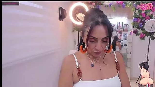 zullyxhot on StripChat 